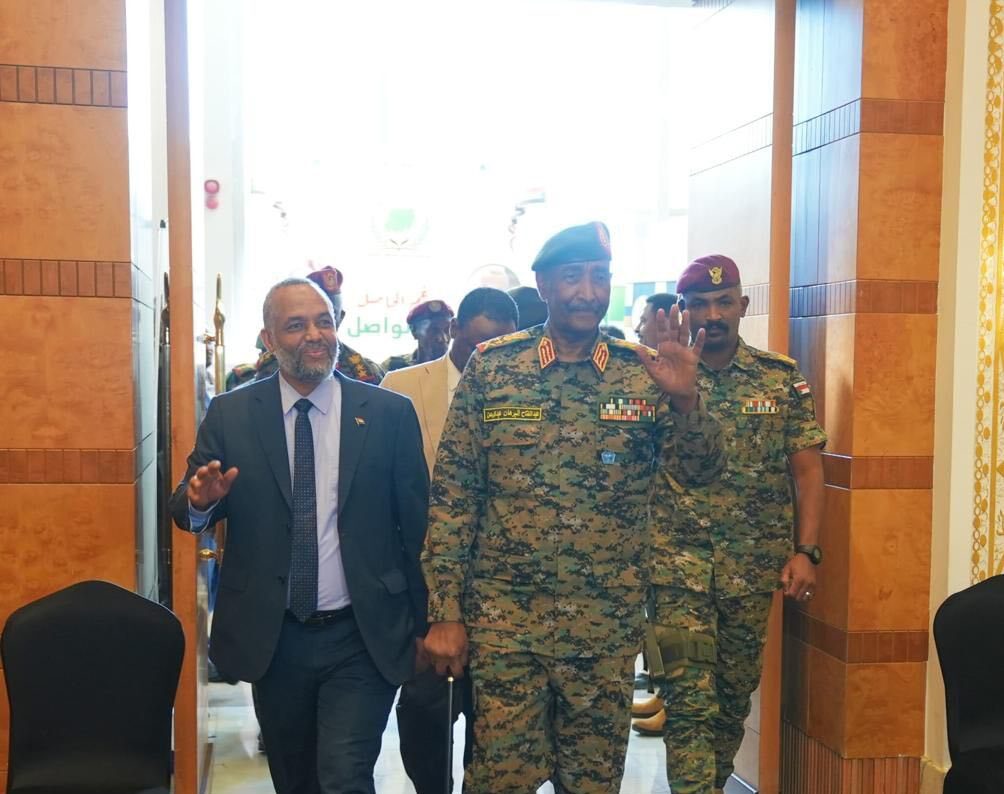 البرهان يؤكد التزام الدولة بتنفيذ مخرجات ملتقى وزراء الصحة ويتعهد بأقصى قدر من الدعم للمؤسسات الصحية.