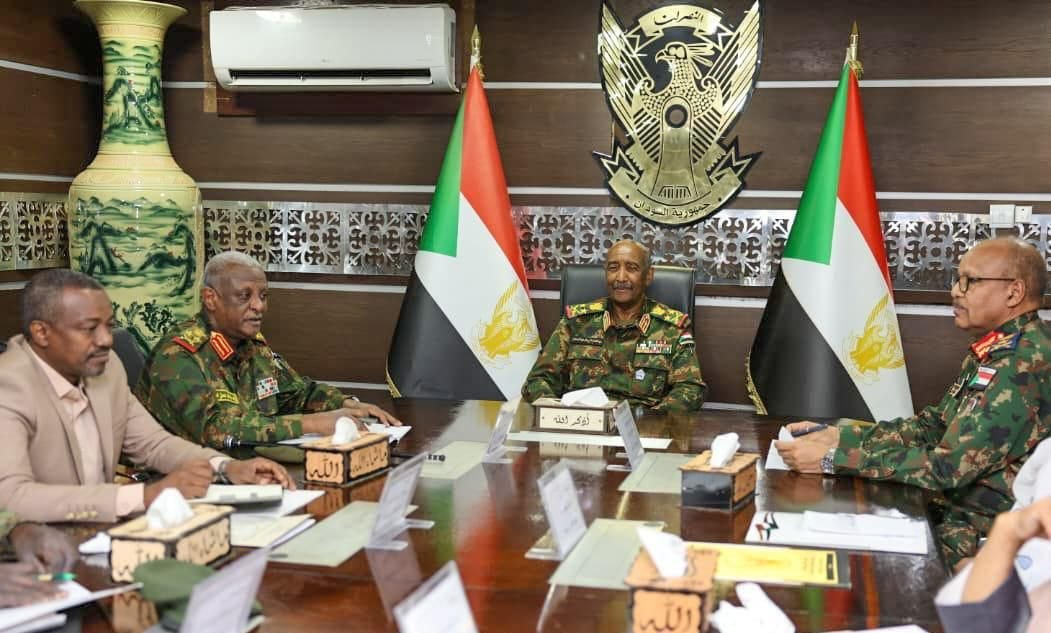مجلس الأمن والدفاع السوداني يوجه بضبط تحركات المسلحين ووضع ضوابط أمنية للمحليات.