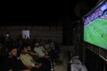 غزة المحاصرة: مشاهدة كأس العالم في خيم بلا كهرباء ومقاهي دمرت