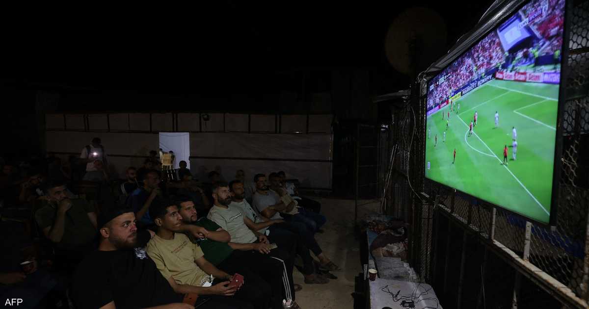 غزة المحاصرة: مشاهدة كأس العالم في خيم بلا كهرباء ومقاهي دمرت