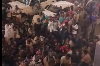 معبر أرقين يستقبل فوجاً ضخماً من سودانيين بُعيد حملات تدقيقية مصريية على المنقبين عن الذهب.