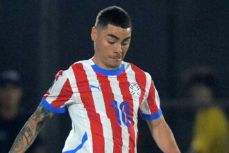 بطل الطرد ألميرون يصبح أول لاعب يطرد لغطاء الفم في كأس العالم