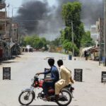 بانو: انفجاران يستهدفا شاحنة صغيرة وسيارة إسعاف يُنقل بها المصابون يوديان قتلى واصيب 3 آخرين