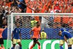 هولندا تتفوق على السويد 4-1 وتتصدر المجموعة بفارق النقاط عن أقرب منافسيها.