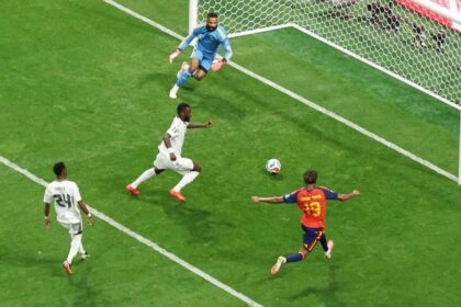 برشلونة يصبح ثاني أصغر لاعب يسجل هدف الافتتاح في كأس العالم