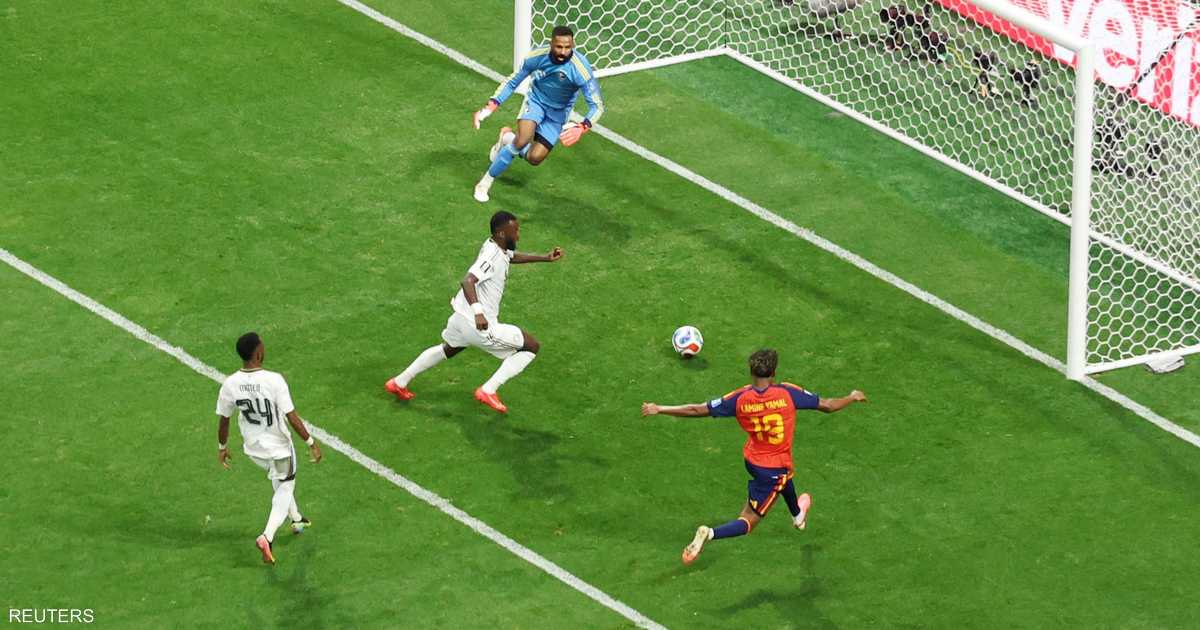 برشلونة يصبح ثاني أصغر لاعب يسجل هدف الافتتاح في كأس العالم