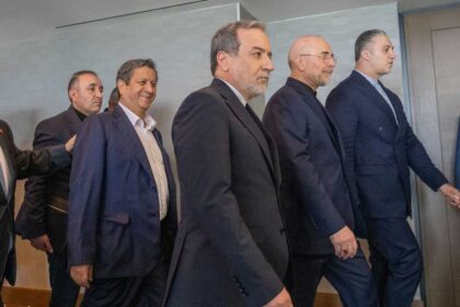 مفاوضات سويسرا شهدت نقاشاً مقتضباً بين إيران والولايات المتحدة في شأن الملف النووي.