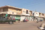 عمليات أمنية في الجزيرة تؤدي لاستشهاد اثنين وإصابة آخرين في حادث تصادم أثناء مطاردة تندرا مشبوهة.