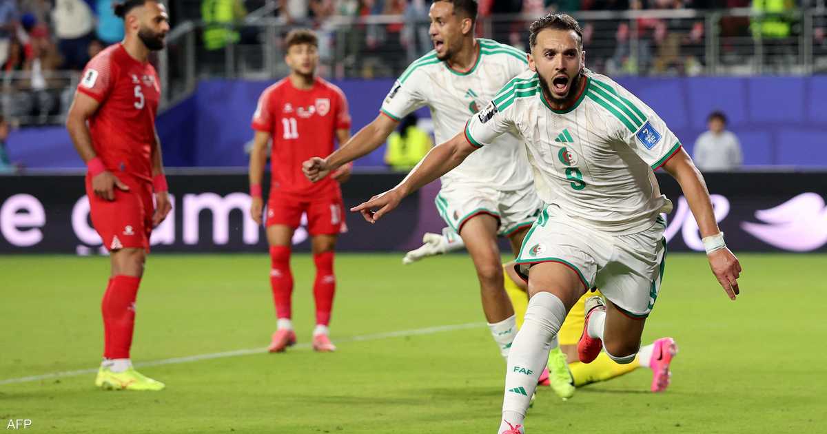 الجزائر تضرب بثنائية وتتصدر مجموعتها بفارق الأهداف عن النمسا بعد هزيمة الأردن في افتتاح القمة العربية بالنهائيات بأميركا الشمالية