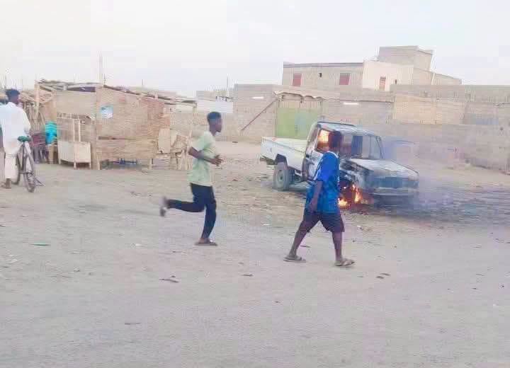 هجوم على قوة أمنية في سوق ليبيا ببورتسودان يصيب ضابطين ومواطنين ويحرق مركبة عسكرية