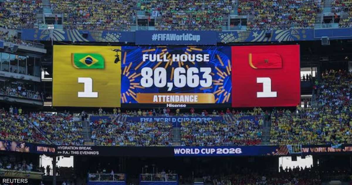 ثنائي يبثان مباريات كأس العالم في استوديو مفتوح وسط جمهور أميركي كبير