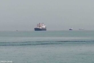 الخطة البحرية الدولية تنفذ وتبدأ السفن بالعبور عبر مضيق هرمز