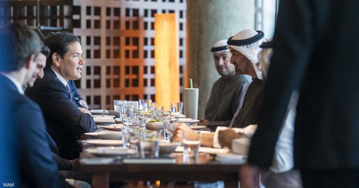 الشيخ محمد بن زايد وماركو روبيو يبحثان تعزيز التعاون الاستراتيجي بين الإمارات والولايات المتحدة ويجريان مناقشة للقضايا الإقليمية والدولية.