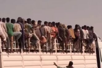 هروب جماعي لـ 200 شخص وقطع طريق وادي حلفا أمنياً.