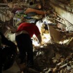 زلزالان بقوة 7.2 و7.5 درجة يضربان فنزويلا ويؤديان إلى حالة طوارئ وإعاقة الخدمات الرئيسية.