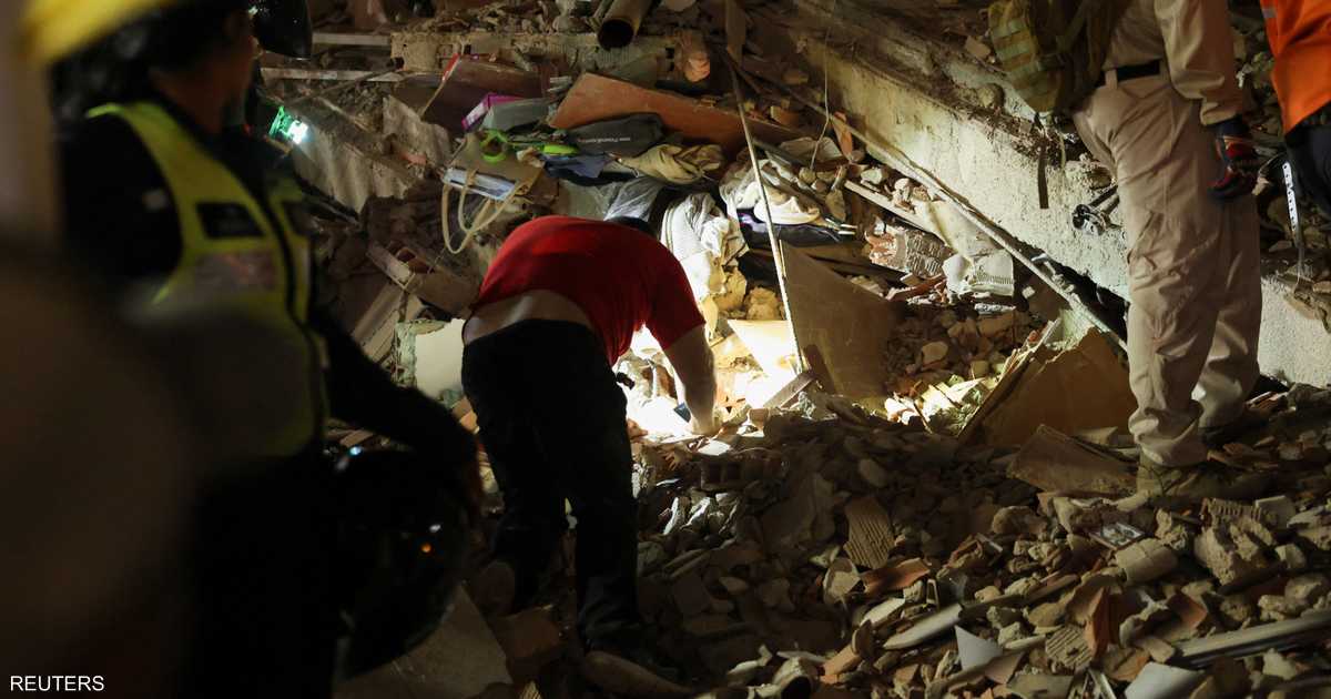 زلزالان بقوة 7.2 و7.5 درجة يضربان فنزويلا ويؤديان إلى حالة طوارئ وإعاقة الخدمات الرئيسية.