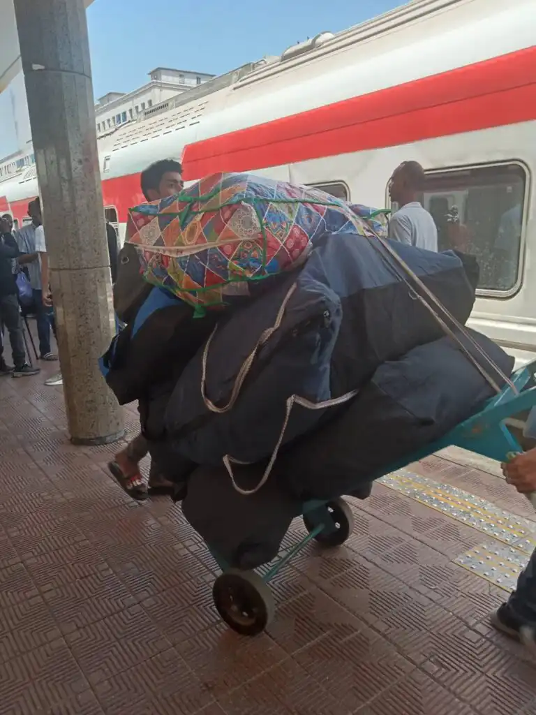لجنة الأمل للعودة الطوعية تفرض ضوابط مشددة على رحلات العودة للمواطنين إلى السودان.