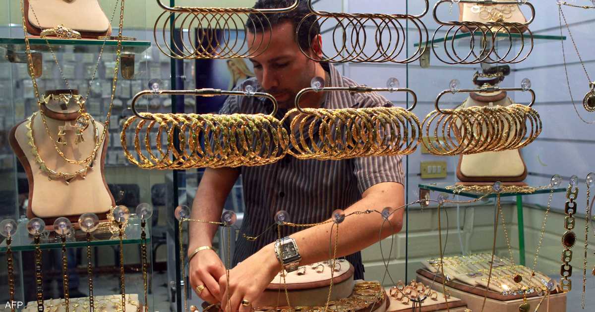 البائعون يخشون خسارة أرباحهم مع ترقب استقرار أسعار الذهب المتقلبة.