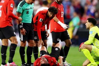 مصر تتأهل ثانيةً وتواجه أستراليا في دور الـ32 بغياب مهند لاشين عن المباراة القادمة وارتفاع عدد المصابين.