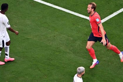 كين يفرد لينيكر ويصبح هداف إنجلترا التاريخي في كأس العالم