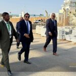 رئيس الوزراء يكشف مفاجآت في مسار التعافي الاقتصادي ويعود من زيارة غير معلنة إلى لندن