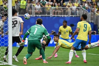 اليابان والبرازيل يتساوحان في مباراة تثير حماس دور الـ16 للكأس العالمية