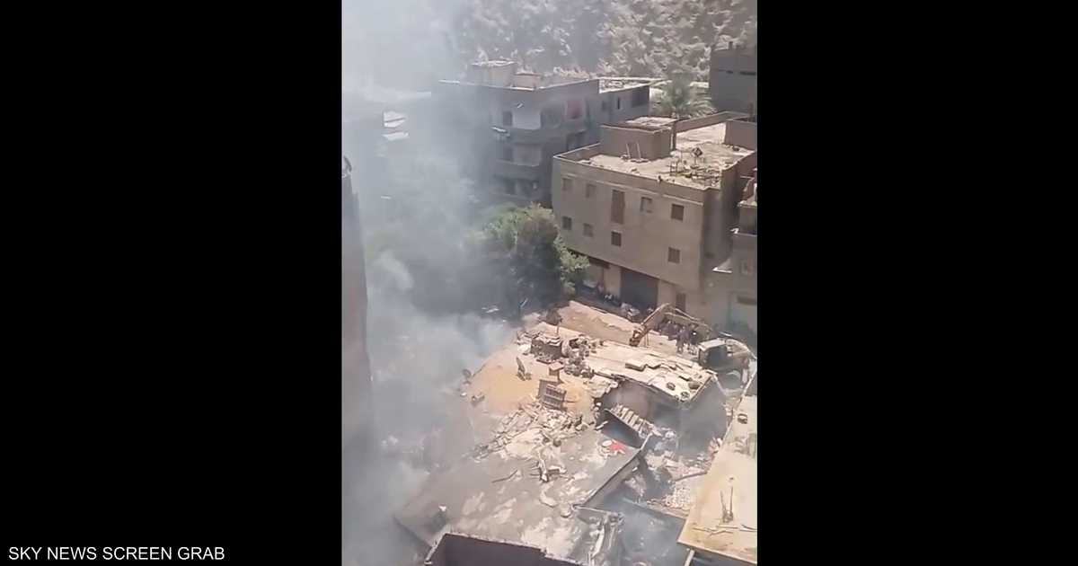 انهيار مبنى مصدر الأخشاب بعد اندلاع حريق يودي بحياة ضابط وشرطي ومواطن آخر ويصيب 15 آخرين