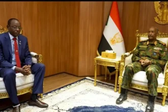 البرهان وأكيج تونق يبحثان تعزيز التعاون الأمني وتأمين الحدود المشتركة بين السودان وجنوب السودان