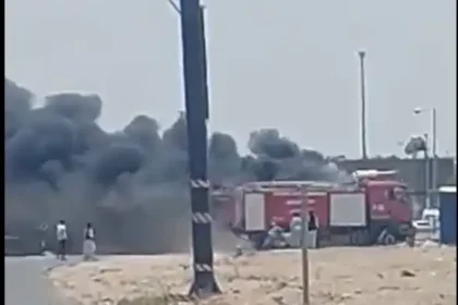 حريق يلتهم كرفانة تأمين بمطار بورتسودان بعد زيارة رئيس الوزراء.