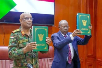 الفريق أحمد عبود يبدأ مهام أمين عام مجلس السيادة الانتقالي.