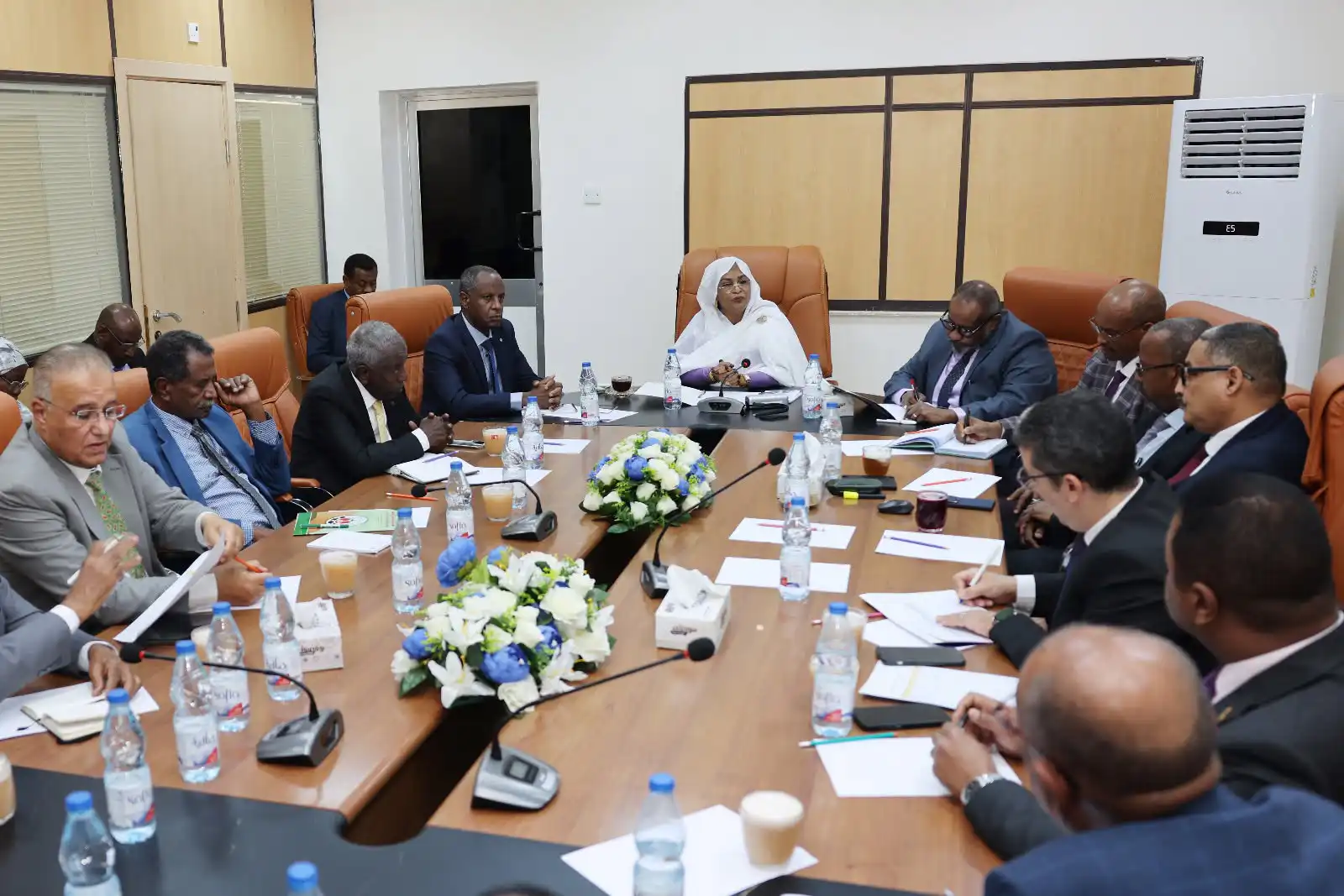 مبادرة بنك السودان المركزي لإنشاء علاقات مراسلة مصرفية مع عُمان وقطر والسعودية.