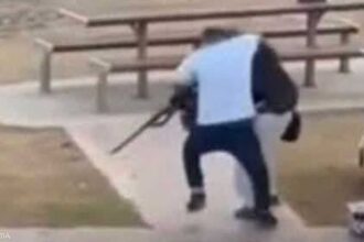 الأحمد يواجه تهمتي اعتداء وترهيب بخصوص والده في سيدني