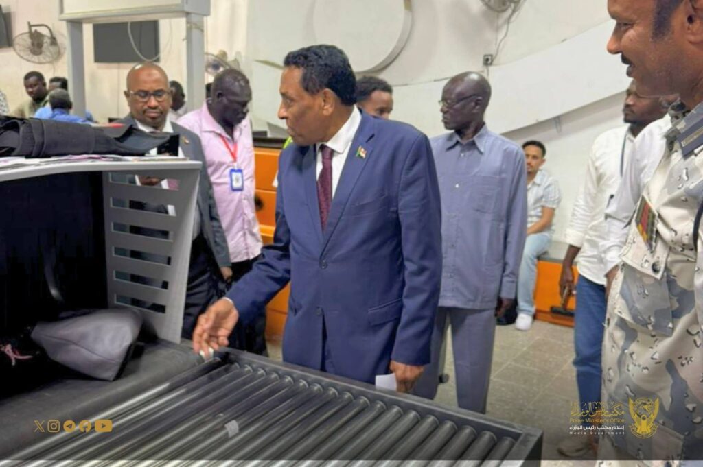 رئيس الوزراء يوجه بتجويد أداء مطار بورتسودان وتسهيل إجراءات المسافرين ورفع كفاءة الخدمات
