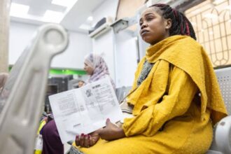 الحكومة المصرية تؤكد صلاحية بطاقات لاجئي المفوضية حتى إصدار البطاقات الجديدة.