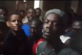 الفنان يقي يقي يرسل رسالة مؤثرة من سجنه في ليبيا.