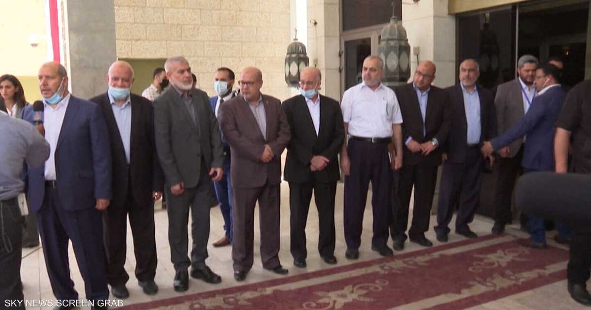 النقاشات تركزت على ورقة ملادينوف وملف السلاح في اجتماع الفصائل في القاهرة