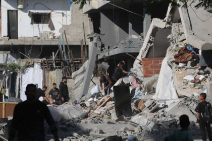 قتل 9 فلسطينيين في غارات إسرائيلية على قطاع غزة رغم الهدنة المعلنة.