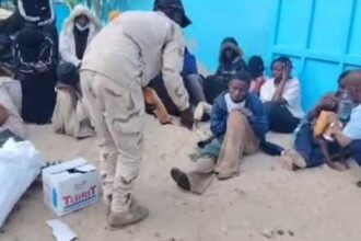 موريتانيا تضبط زورق مهاجرين بـ191 شخصا قبالة العاصمة في عملية إنقاذ جماعي