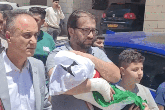 وفاة رضيع بالخليل إثر إطلاق نار من جنود الاحتلال على سيارة الأسرة