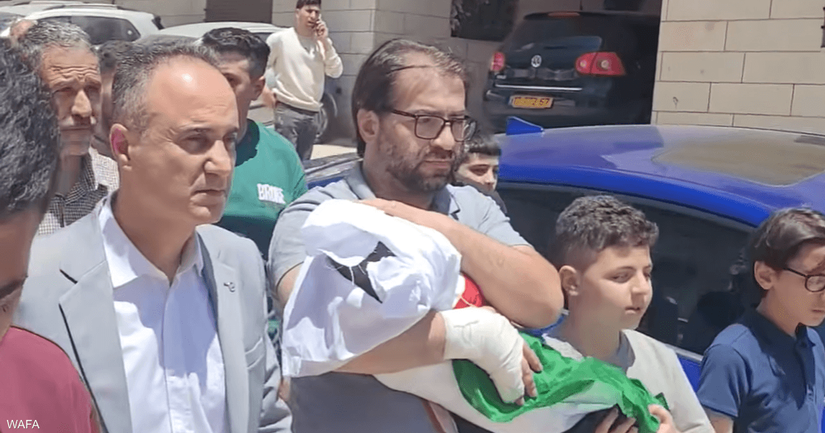 وفاة رضيع بالخليل إثر إطلاق نار من جنود الاحتلال على سيارة الأسرة