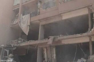 الجيش الإسرائيلي يستهدف أهدافاً في الضاحية الجنوبية لبيروت رداً على الهجمات.