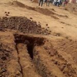 مفاجأة قاتلة: شباب يبيعون قبوراً في أمدرمان أثناء دفن الفنان عبد الوهاب الصادق.