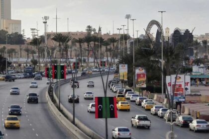 مخرجات حوار ليبيا تركز على انتخابات وطنية وتوحيد مؤسسات الدولة وتعزيز الحوكمة والاقتصاد والتنمية المجتمعية عبر حكومة انتقالية مدتها عامان.