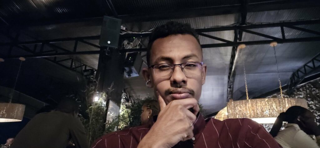 قائد فيلق البراء بن مالك يشارك صورة من إثيوبيا مع دعاء للبلاد.