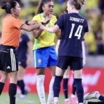 مواجهات ساخنة ومواقف طرد في مباراة البرازيل والولايات المتحدة للكأس الذهبية.