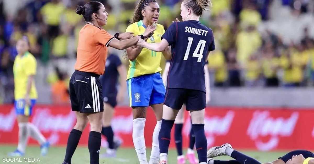 مواجهات ساخنة ومواقف طرد في مباراة البرازيل والولايات المتحدة للكأس الذهبية.