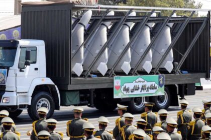 القاضية الفيدرالية تسمح بالإفراج عن مهدي صادقي بكفالة مقابل الإقامة الجبرية والمراقبة الإلكترونية.