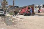 نازحون من جنوب لبنان يفترشون الأرض في ضواحي صيدا بعد فقدان منازلهم بسبب الحرب