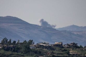 إسرائيل تهدد برد قوي على خرق حزب الله لاتفاق الهدنة وتستهدف مناطق جنوبي لبنان