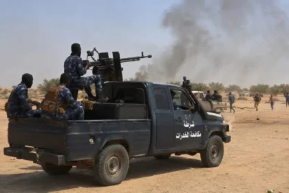 اشتباكات في بورتسودان بين قوات الأمن وحركة مسلحة بعد إصابة شرطي وسحب مواطن مصاب.